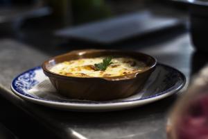 Makanan di atau berdekatan hotel