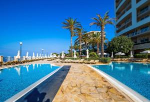 Бассейн в Radisson Blu Resort & Spa, Malta Golden Sands или поблизости