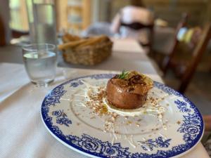 Makanan di atau berdekatan hotel