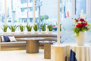 Fotografie z fotogalerie ubytování SureStay Plus Hotel by Best Western Shin-Osaka v Osace