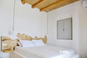 Кровать или кровати в номере Mystic Villas Koufonisi