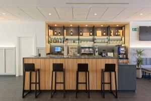 The lounge or bar area at DWO Yuste Alcalá