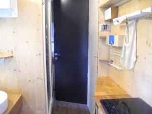 Kuchyň nebo kuchyňský kout v ubytování Behagliches Tiny House in Seenähe