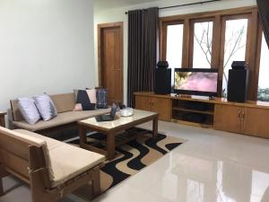 TV a/nebo společenská místnost v ubytování OmahKoe Homes