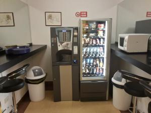 un distributeur automatique de boissons dans un restaurant dans l'établissement Albergo Sonia, à Florence