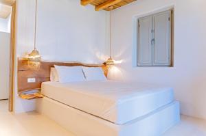 Кровать или кровати в номере Mystic Villas Koufonisi