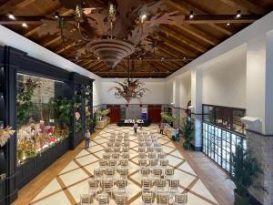 Reštaurácia alebo iné gastronomické zariadenie v ubytovaní Hotel La Malvasía