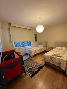 Un pat sau paturi într-o cameră la Green Garden View Apartment Near Zorlu Center