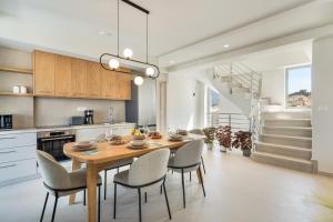 Gallery image of Luxurious Villa Cretan Aura with Private Heated Pool, Jacuzzi and Playroom in Áyios Ioánnis