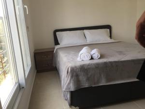Кровать или кровати в номере Suluca Homes