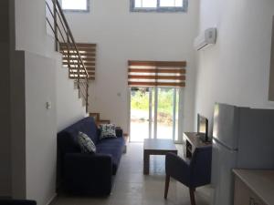 Гостиная зона в Suluca Homes