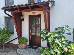 a entrance to a house with a wooden door at Ferienwohnung Lilly in Ostseebad Karlshagen