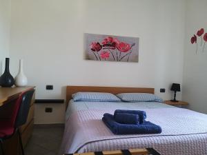 A bed or beds in a room at Le stanze di Mina