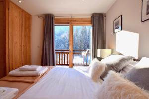 Ένα ή περισσότερα κρεβάτια σε δωμάτιο στο Chalet Gouter- Great central location with Jacuzzi