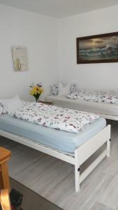 Postel nebo postele na pokoji v ubytování Appartement Anna mit Innenpoolnutzung + 29 fotografií