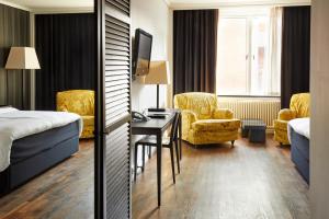 Postel nebo postele na pokoji v ubytování First Hotel Grand