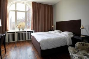 Postel nebo postele na pokoji v ubytování First Hotel Grand