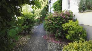 Vonkajšia záhrada v ubytovaní Park Line garden