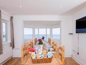 a dining room with a long table with chairs at Glas Mordros in St Ives