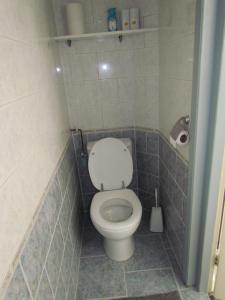 a bathroom with a toilet in a tiled room at Bed & Breakfast Hillegom in Hillegom +19 photos