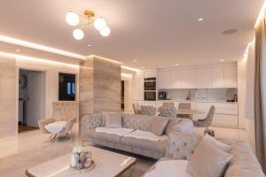 a living room with a couch and a table at Sunset Home, Appartement de luxe front de lac in Veytaux