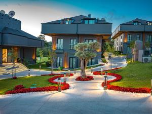 Um jardim em MENALO HOTEL PREMIUM ISTANBUL AIRPORT