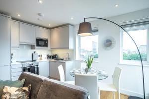 Gallery image of Deluxe & Chic 1 & 2 Bed Apts near Heathrow, Legoland, & Windsor Slough in Slough