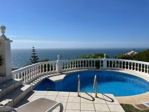 Bazén v ubytovaní Villa Ladera Panorama - private heated pool alebo v jeho blízkosti