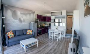 Køkken eller tekøkken på Fenêtre sur Lac - 4 places-Parking-WIFI + 8 billeder