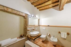 Koupelna v ubytování Casa Garoselli + 28 fotografií