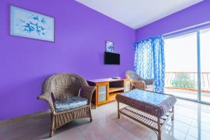 Zona d'estar a OYO Home 90466 JC Sunshine Bay Resort Apartment Port Dickson