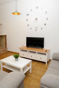 Televízia a/alebo spoločenská miestnosť v ubytovaní Casa La Herradura 2