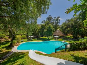 Bazén v ubytování Cubo's Finca La Fuente del Pedregal Casa 3 nebo v jeho okolí