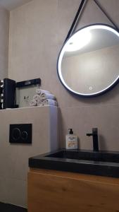 Η κουζίνα ή μικρή κουζίνα στο Nice Bel Appartement Vue Mer climatisé avec Grande Terrasse