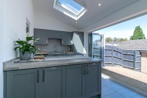 Kuchyň nebo kuchyňský kout v ubytování Archers Lodge