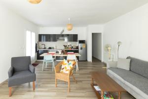 a living room with a couch and a table at Gure Chokoa in Bardos