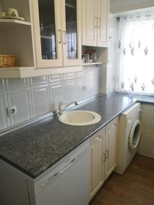 Kuchyň nebo kuchyňský kout v ubytování Agradable casa con jardín: Casasola