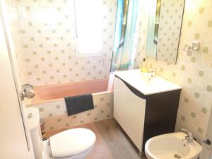Koupelna v ubytování Agradable casa con jardín: Casasola + 17 fotografií