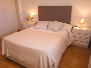 Postel nebo postele na pokoji v ubytování Agradable casa con jardín: Casasola
