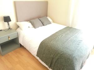 Postel nebo postele na pokoji v ubytování Agradable casa con jardín: Casasola
