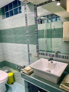 Vonios kambarys apgyvendinimo įstaigoje Νέα μεσσαγγαλα luxury suite by MAKHOME no 2