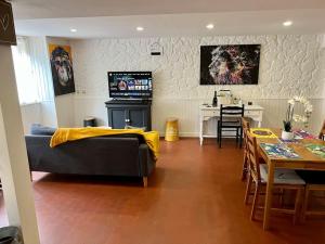 a living room with a couch and a table at DOLE : L ATELIER DES RÊVES in Dole