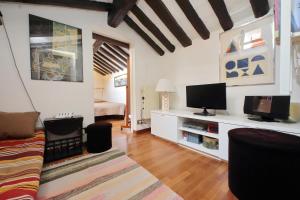 a living room with a couch and a flat screen tv at La Dimora Pantheon in Rome