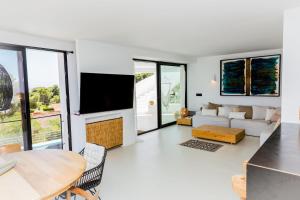 A television and/or entertainment centre at Villa Mediterraneo Cabo La Nao by Rock Rentals