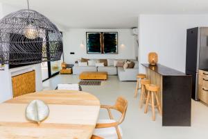 A seating area at Villa Mediterraneo Cabo La Nao by Rock Rentals