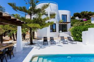 The swimming pool at or close to Villa Mediterraneo Cabo La Nao by Rock Rentals