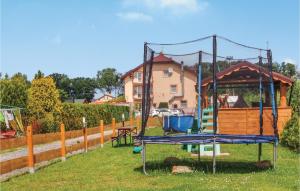 Vonkajšia záhrada v ubytovaní 2 Bedroom Nice Home In Gaski
