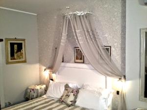 a bedroom with a white bed with a canopy at Case Brizi Assisi in Assisi +90 photos