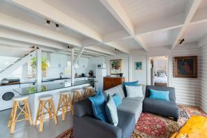 a living room with a couch and a kitchen at Brenton on Sea Chalet in Brenton-on-Sea