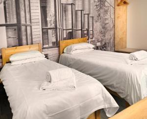 two beds sitting next to each other in a room at Lodges at Flimwell Park in Ticehurst